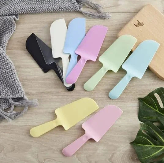 Cake Scraper Spatula Knife - Cutting and Serving - Plastic Cake Lifter & Dessert Server - Pack of 5