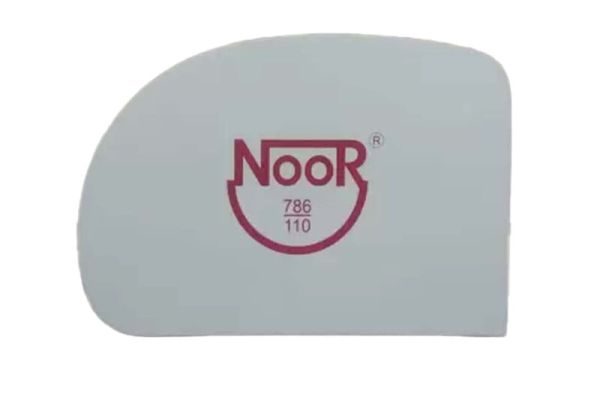 Flexible Cake Scraper – 15x10cm Plastic Icing Smoother for Cake Decorating