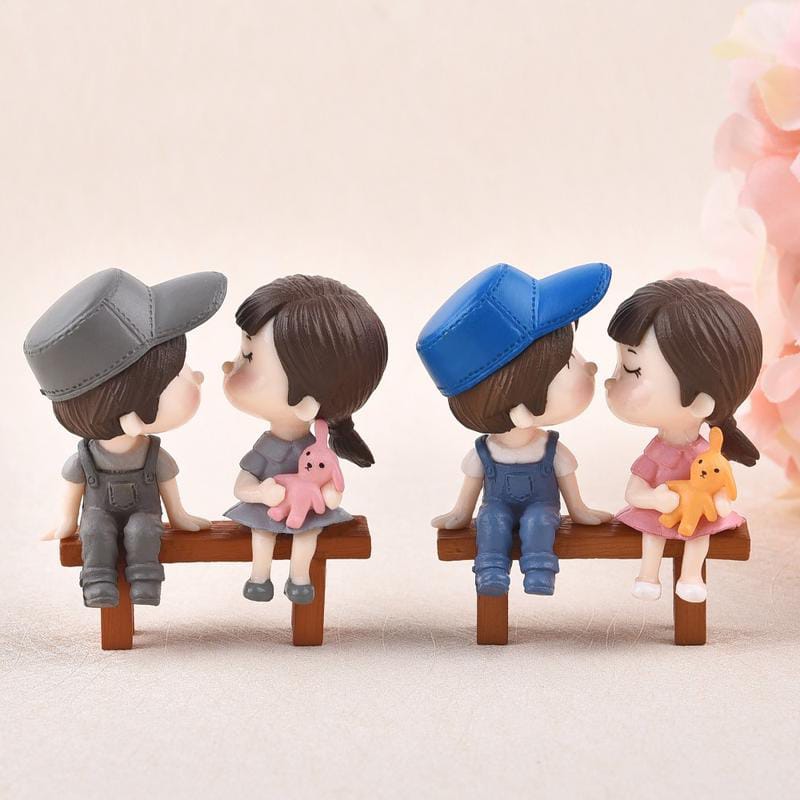 Cute Kissing Lovers Miniature