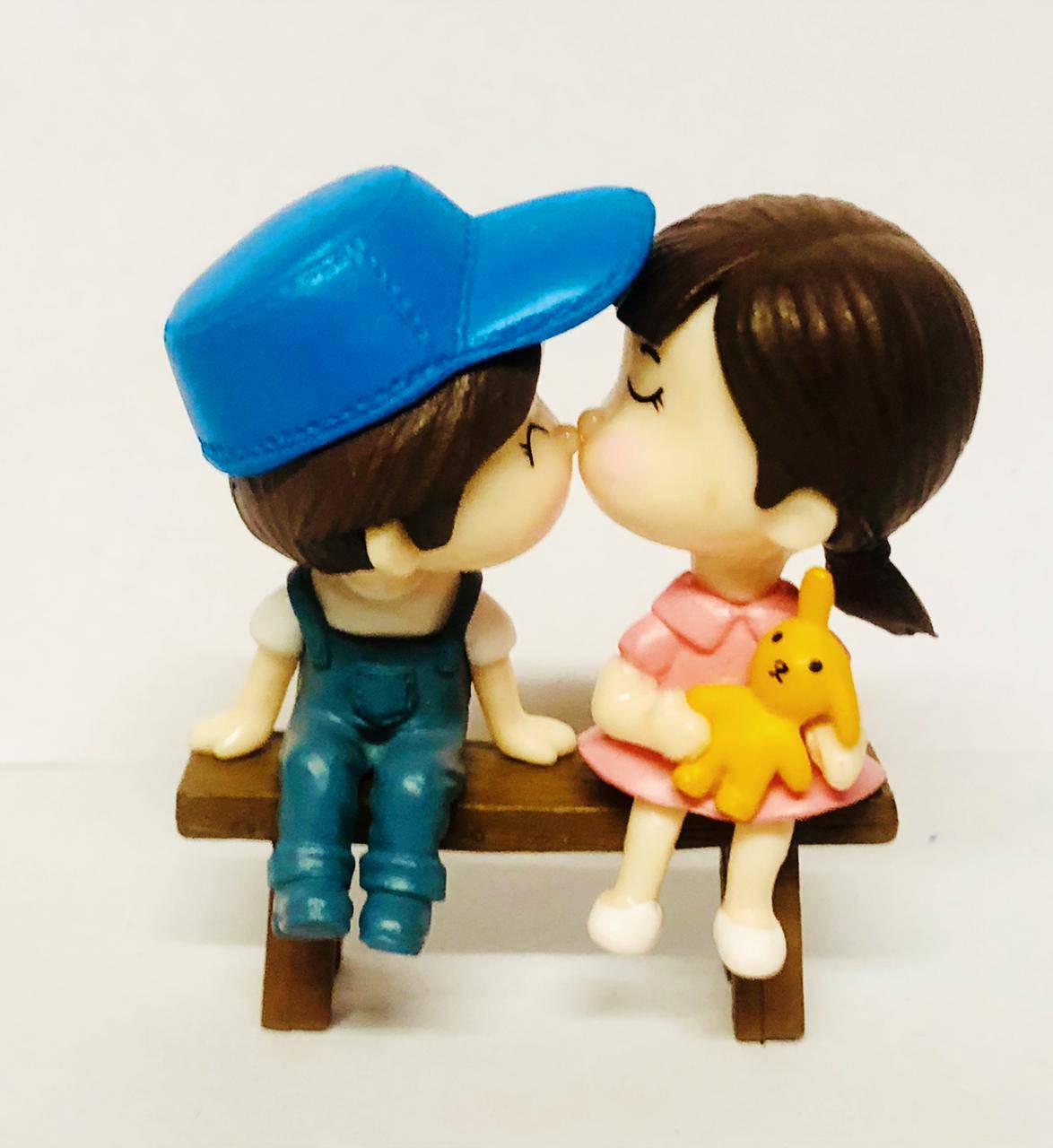Miniature Couple Topper "Bench Kissing"