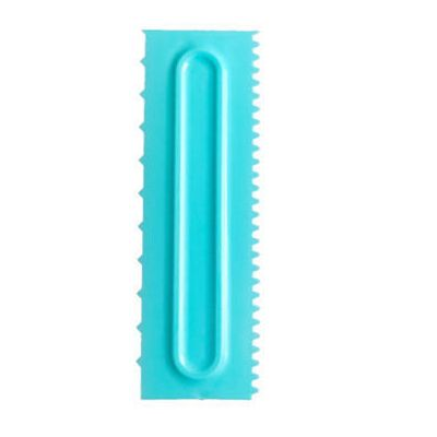 Scalloped Edge Cake Scraper – Creates soft, wavy patterns for a decorative touch - 1 Piece